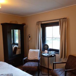 Luxe Gastenkamer Met Living En Keuken Bij Friezen Paarden Stal Pellendijk Westendorp Luaran gambar