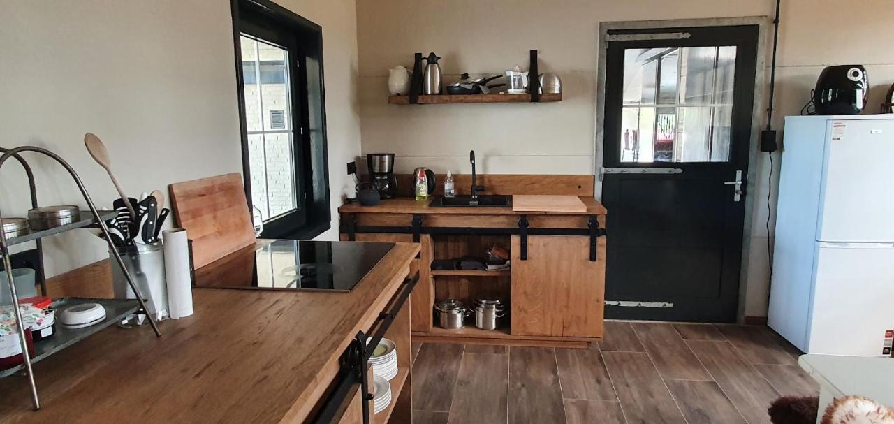 Luxe Gastenkamer Met Living En Keuken Bij Friezen Paarden Stal Pellendijk Westendorp Luaran gambar