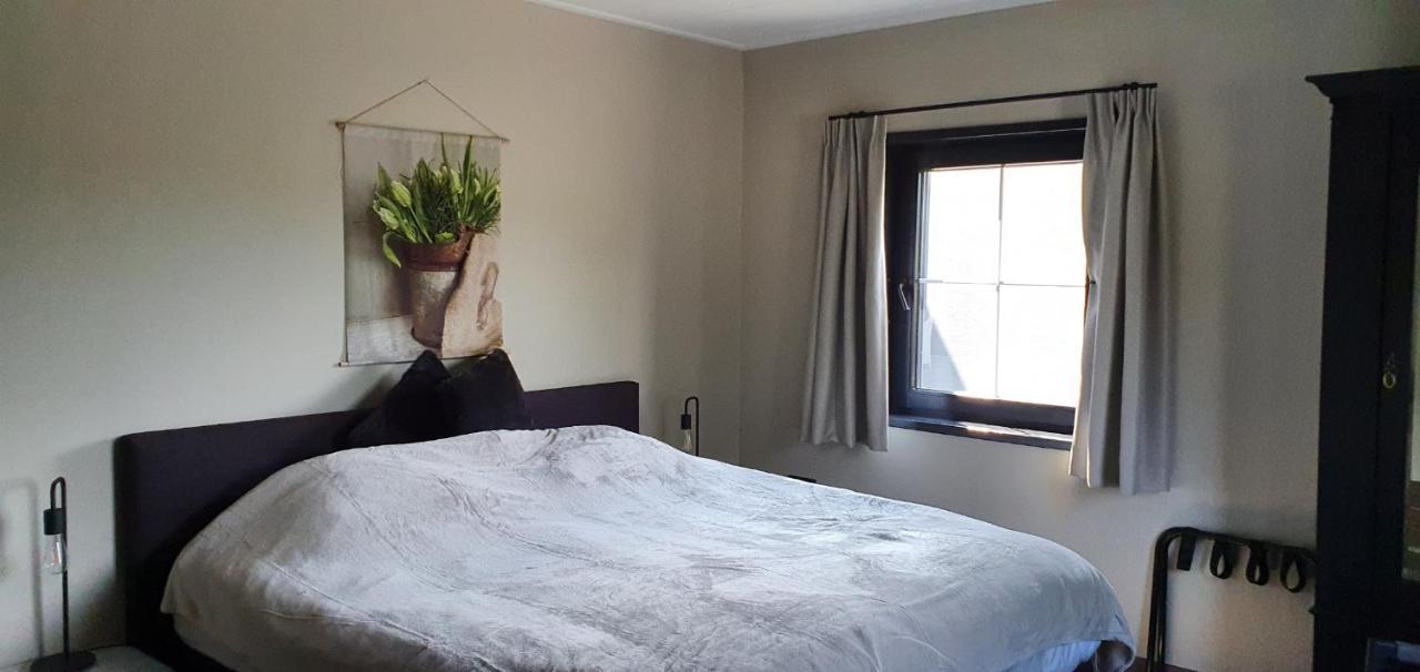 Luxe Gastenkamer Met Living En Keuken Bij Friezen Paarden Stal Pellendijk Westendorp Luaran gambar